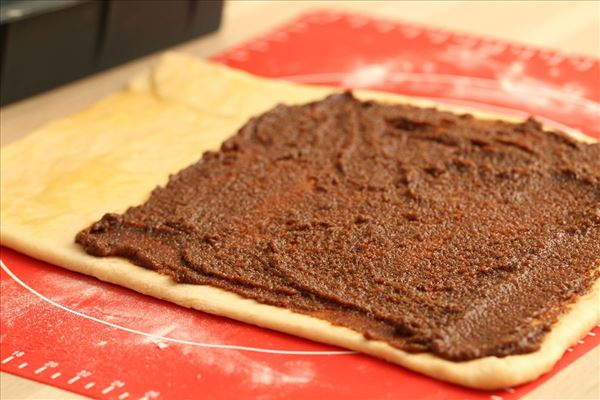 Kanelbrød med brun farin og glasur