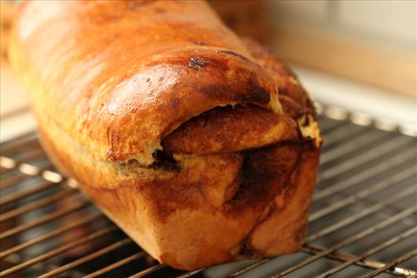 Kanelbrød med brun farin og glasur