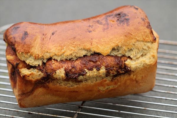 Kanelbrød med brun farin og glasur