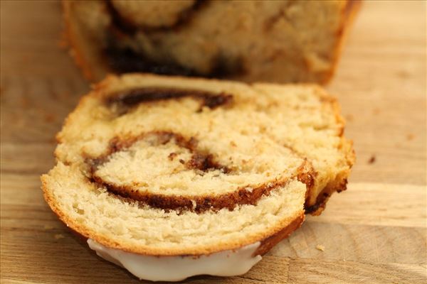 Kanelbrød med brun farin og glasur