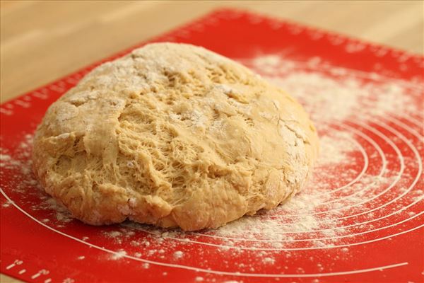 Kanelbrød med brun farin og glasur