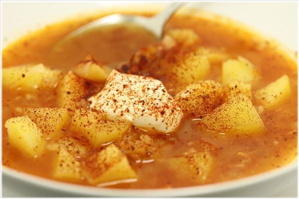 Spansk bondesuppe med kartofler og chili