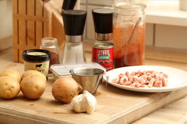 Spansk bondesuppe med kartofler og chili