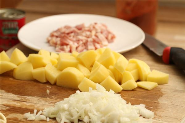 Spansk bondesuppe med kartofler og chili