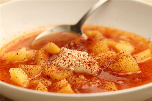 Spansk bondesuppe med kartofler og chili