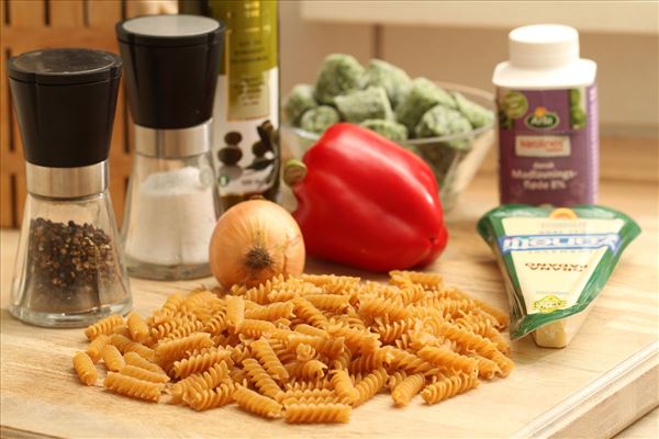 Pasta med spinat og revet parmesan