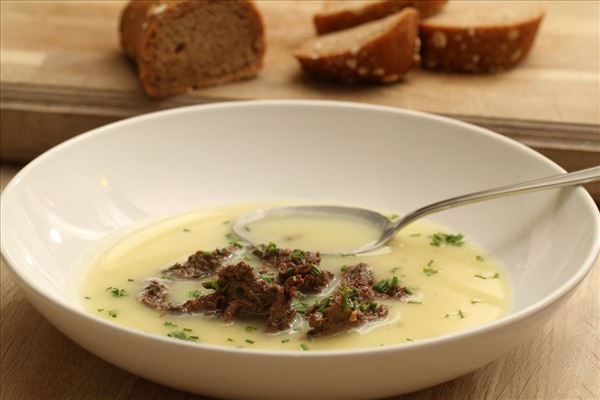 Kartoffelsuppe med oksestrimler og krydderurter