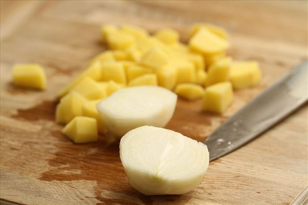 Kartoffelsuppe med oksestrimler og krydderurter