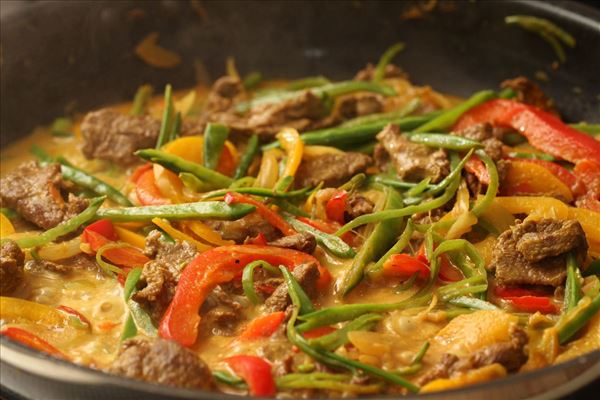 Kalve wok med grøntsager og ris