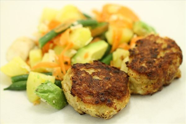 Fiskefrikadeller med lun kartoffelsalat