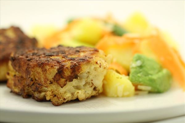 Fiskefrikadeller med lun kartoffelsalat