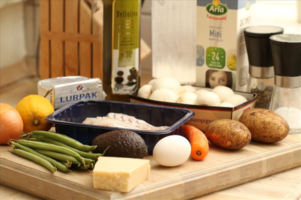 Fiskefrikadeller med lun kartoffelsalat