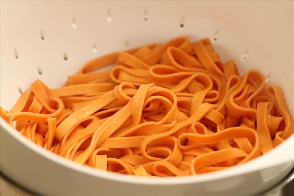Gratinerede koteletter med frisk pasta