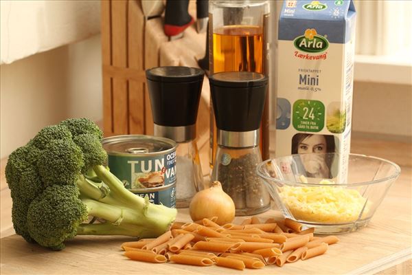 Fuldkornspasta med tun og broccoli