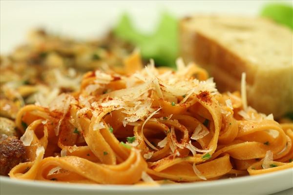 Kalveschnitzler med frisk pasta og champignon