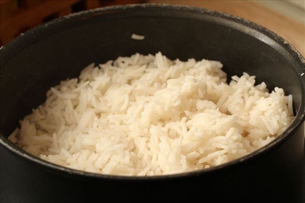 Nem lammecurry med ris og brød