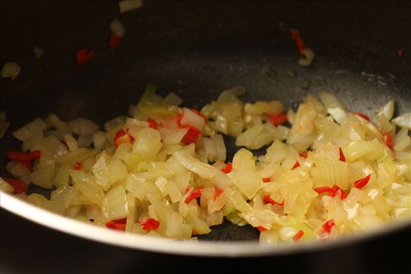 Nem lammecurry med ris og brød