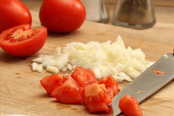 Pasta med tomatsovs og kylling