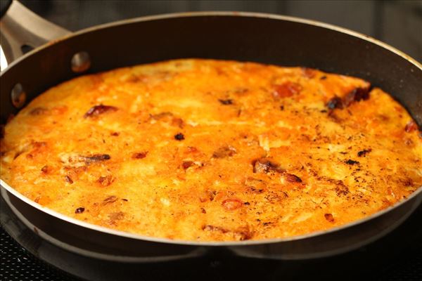 Spanskinspireret omelet med chorizo