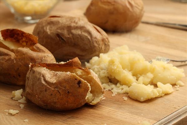 Bagte kartofler med kødfyld