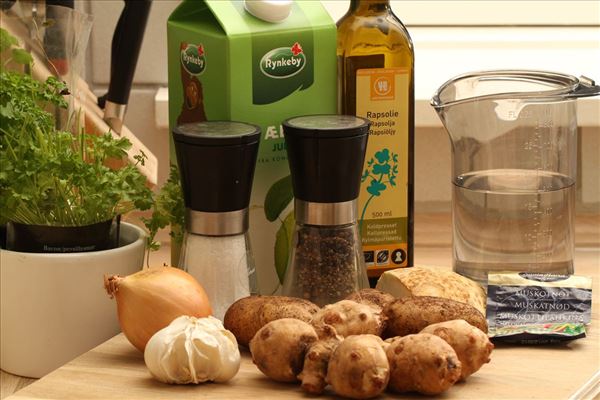 Jordskokkesuppe med æblemost og selleri