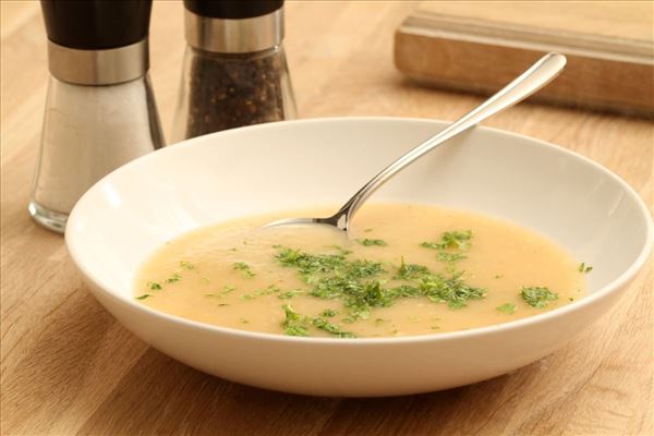 Jordskokkesuppe med æblemost og selleri