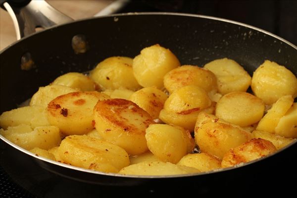 Wienerschnitzel med kartofler og ærter