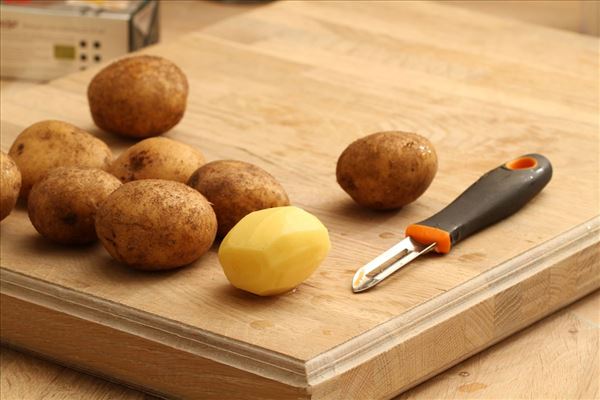 Wienerschnitzel med kartofler og ærter
