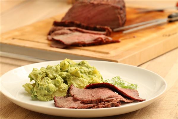 Temmelig billetpris Hofte Grillet roastbeef med avocadokartoffelsalat - Madopskrifter.nu