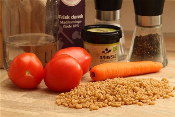 Tomatsuppe med pasta