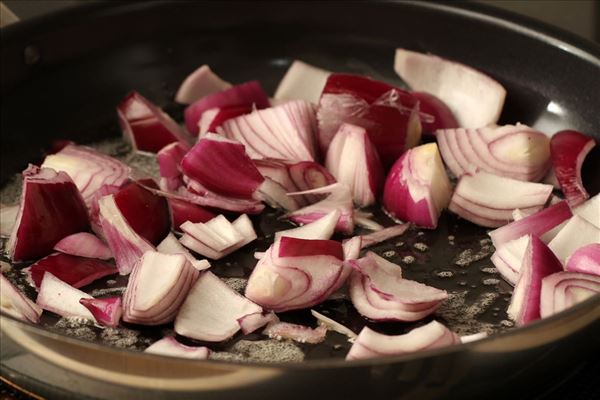 Ostegratineret peberfrugter med brød