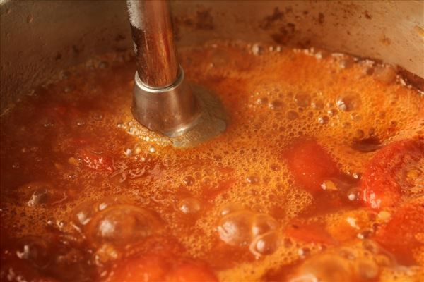 Italienske kødboller med tomatsauce og pasta