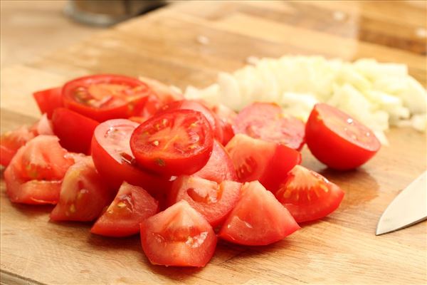 Italienske kødboller med tomatsauce og pasta