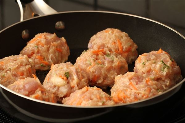 Kartoffelsalat med kalkunfrikadeller