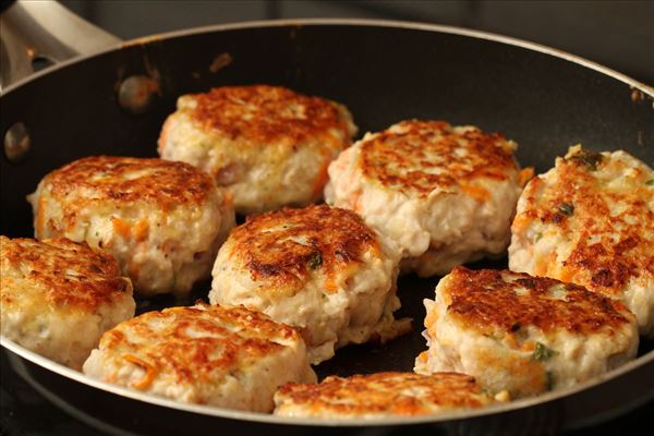 Kartoffelsalat med kalkunfrikadeller