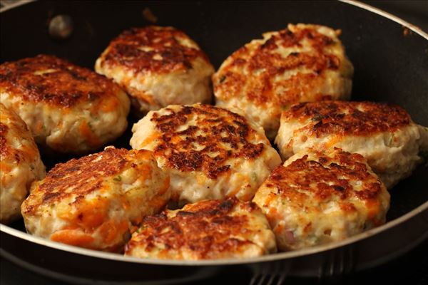 Kartoffelsalat med kalkunfrikadeller