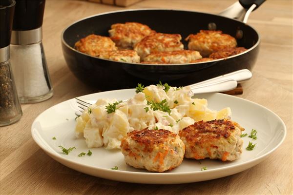 Kartoffelsalat med kalkunfrikadeller