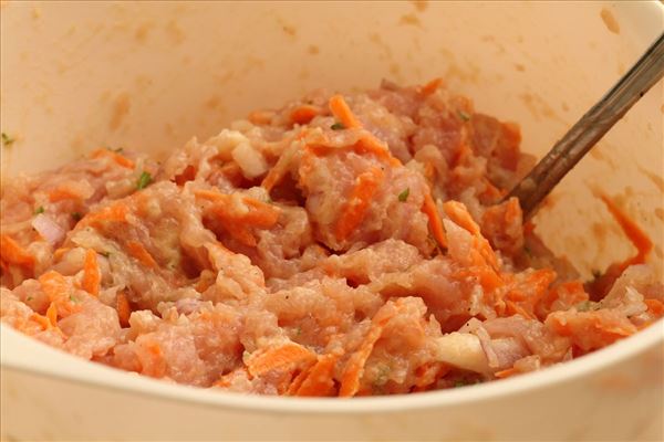 Kartoffelsalat med kalkunfrikadeller