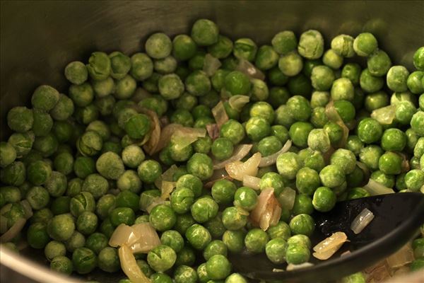 Kold ærtesuppe med brød