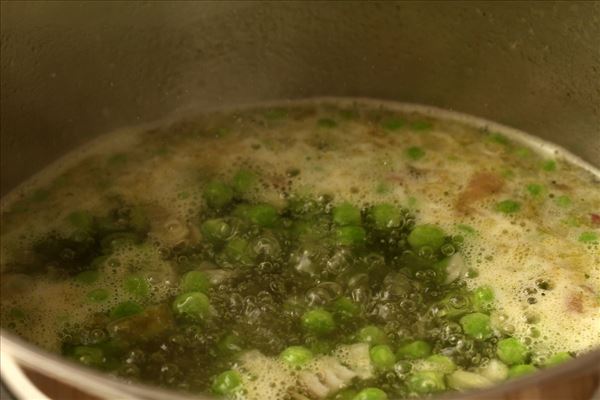 Kold ærtesuppe med brød