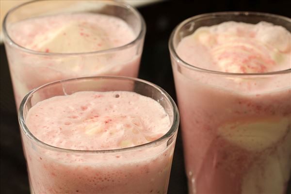 Jordbærmilkshake med vanilleis