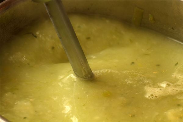 Persillerodssuppe med porre og kartoffel