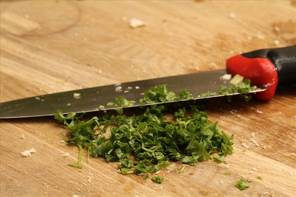 Gratineret farsfad med chili og persille