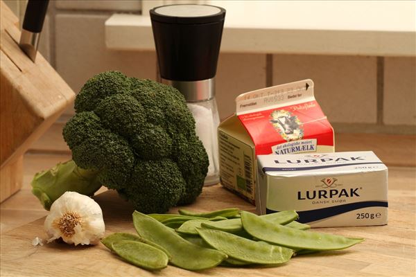 Broccoli- og sukkerærtepuré