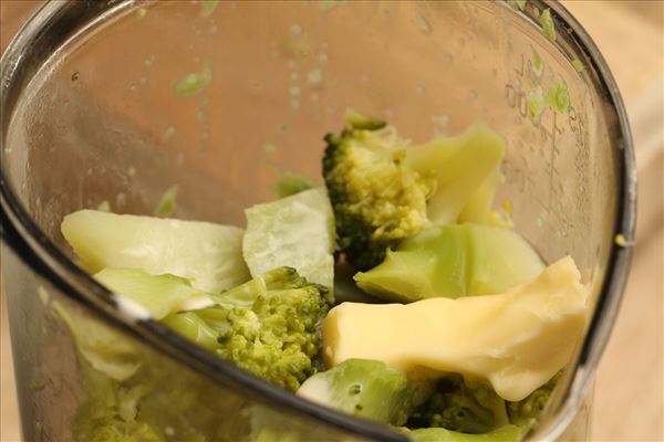 Broccoli- og sukkerærtepuré