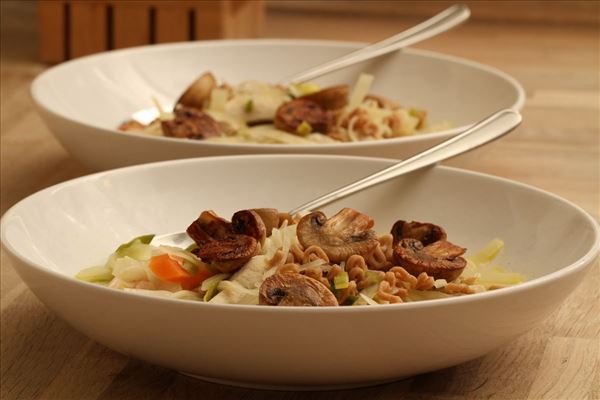 Asiatisk kyllingesuppe med hvidkål